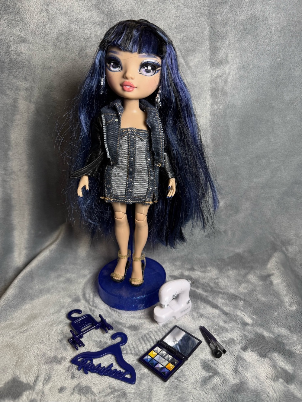 Rainbow High Kim Nguyen Doll Series 5 Denim Blue Outfit & Accessories
